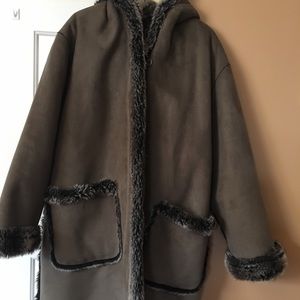 Beautiful taupe winter coat faux fur full lining